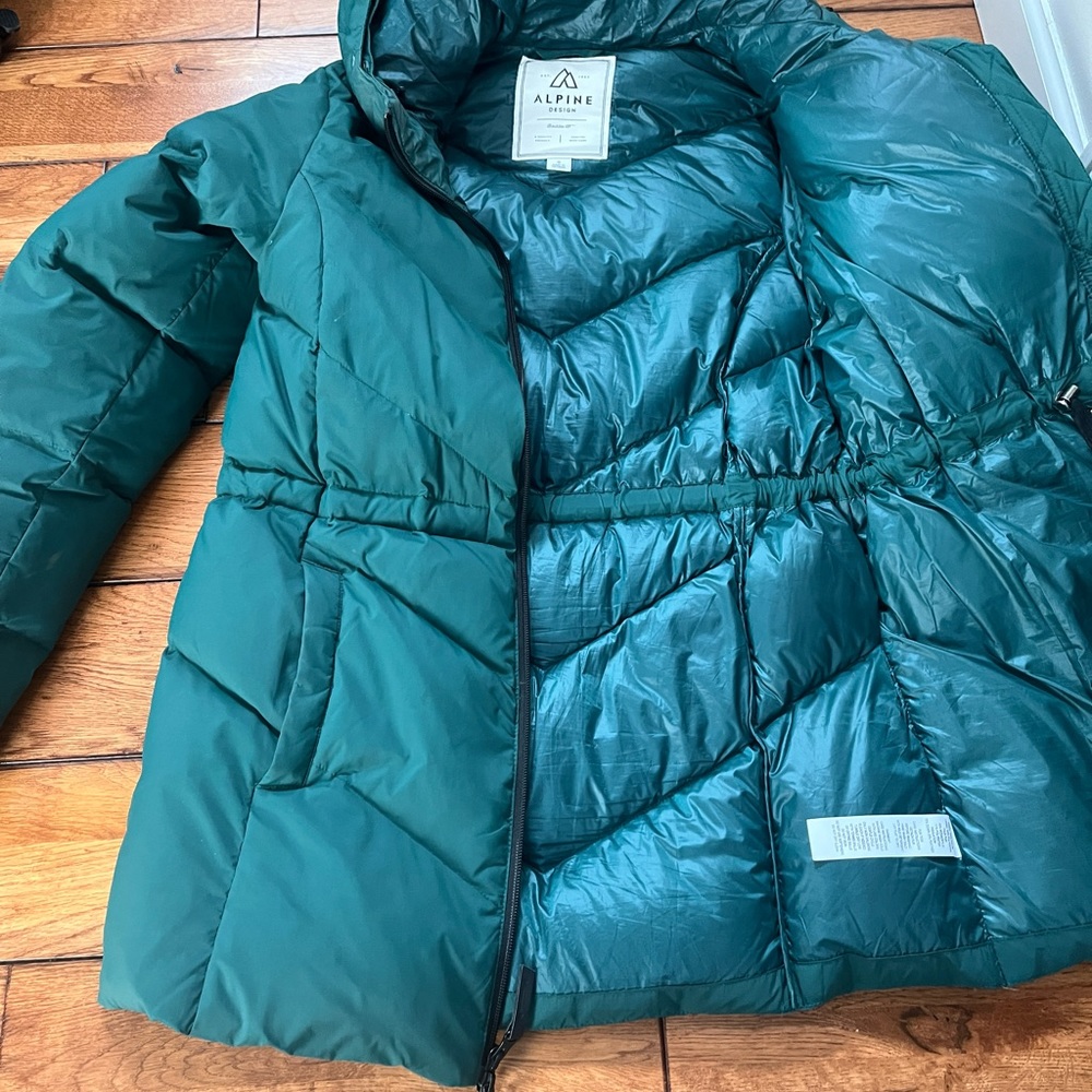 Alpine design green coat